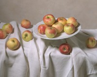 Henri Peyre & Catherine Auguste - Coupe de pommes sur nappe blanche