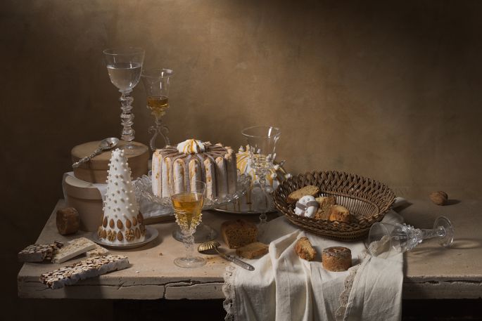 Henri Peyre & Catherine Auguste - Grande table de fête avec verre d‘eau de vie